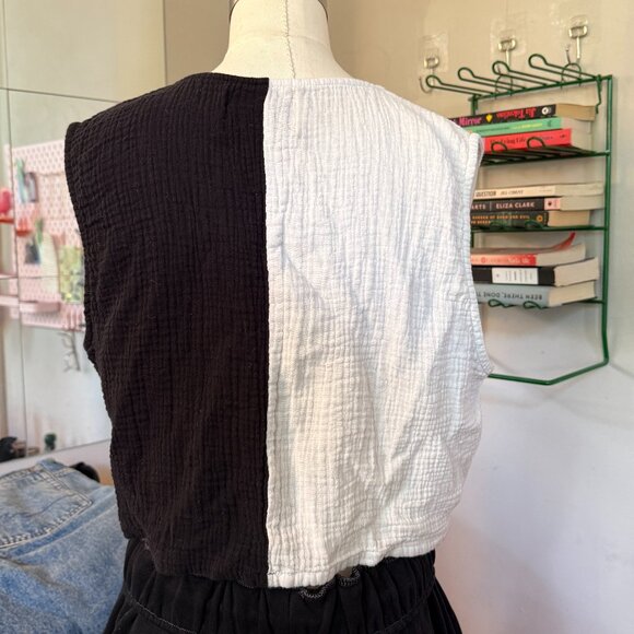 Two Toned Fashion Brand Company Linen Tank - Picture 2 of 2